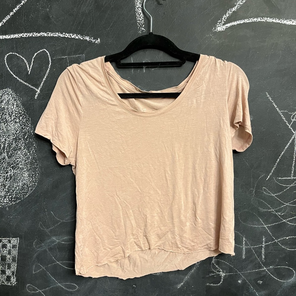 Light pink shirt sleeve shirt with raw ends